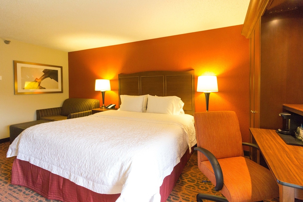 Hampton Inn Columbus South - photo 8