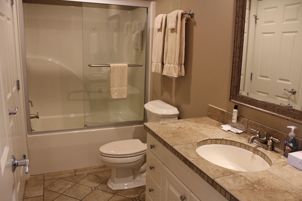 Riverwalk Place Resort & Spa - photo 58