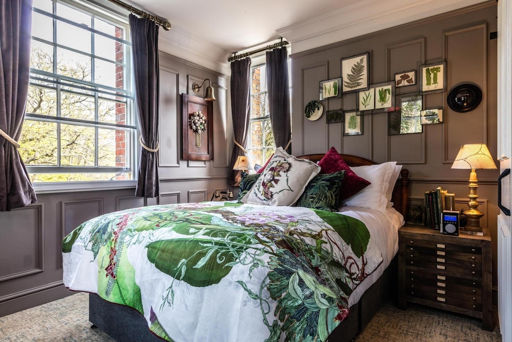 The Hand & Spear - carbon neutral hotel in Weybridge