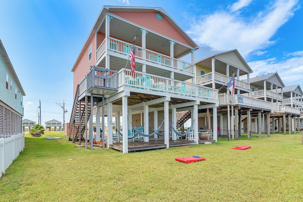 Sea Shell Chalet Oceanfront Surfside Beach Gem — 4-Star Luxury Hotel in Surfside Beach, United States