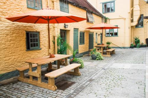 Dolphin Hotel - carbon neutral hotel in Wincanton