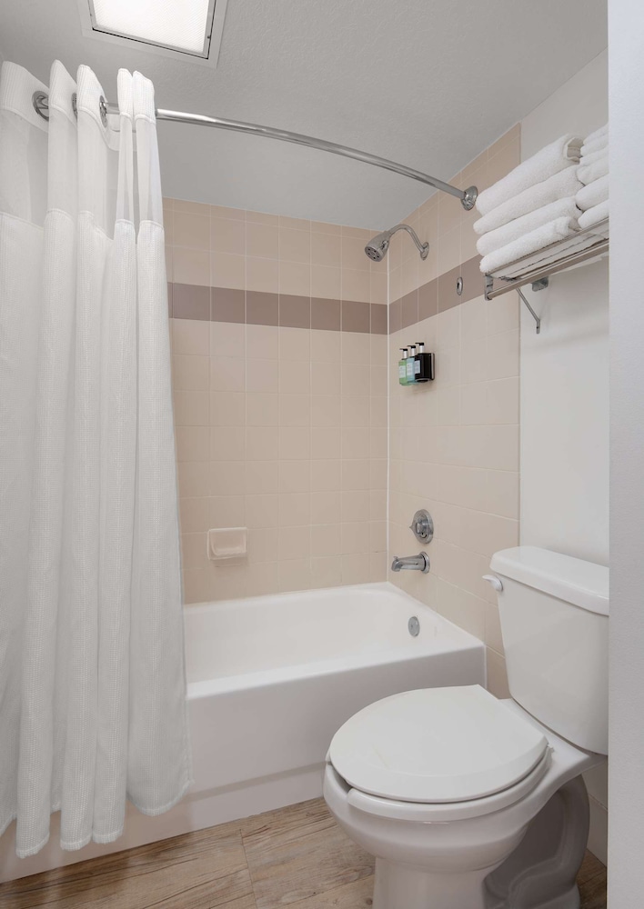 St Pete Shores Hotel - photo 25