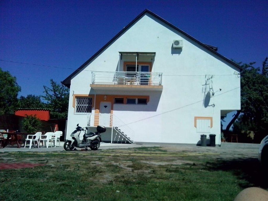 Famvarga Apartmanház — 4-Star Luxury Hotel in Balatonfenyves, Hungary