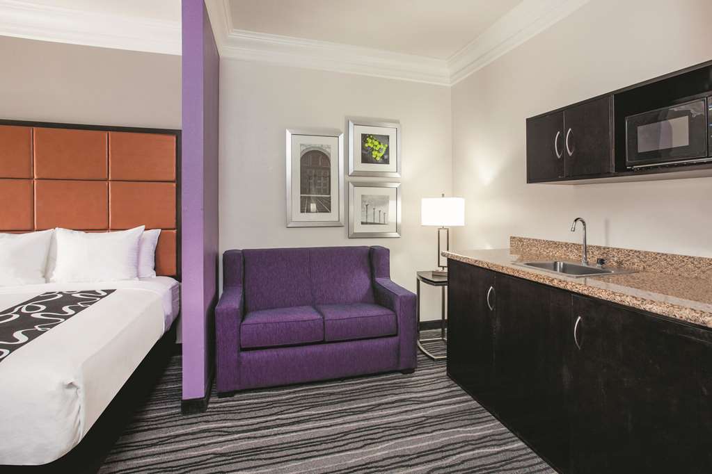 La Quinta Inn & Suites by Wyndham Dublin Pleasanton - photo 19
