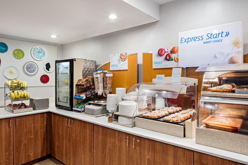 Holiday Inn Express New York Brooklyn - photo 29