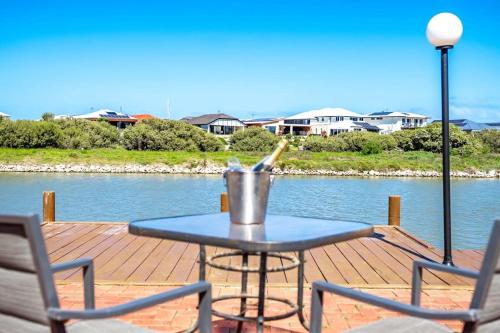 71 Blanche Pde Hindmarsh Island No Linen Included — hotel in Hindmarsh Island
