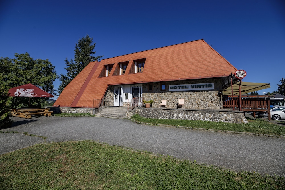 Hotel Vintíř — hotel in Hartmanice