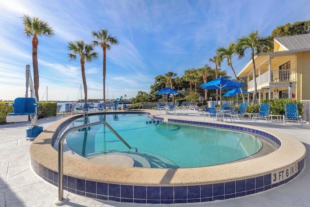 Hilton Vacation Club Charter Club Naples Bay - photo 2