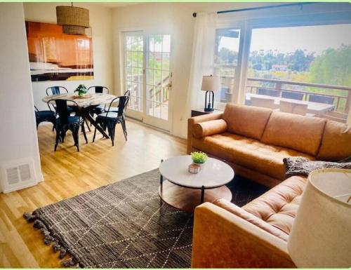 Boutique Charm 3BR w Huge Deck — 4-Star Luxury Hotel in Bonita, United States
