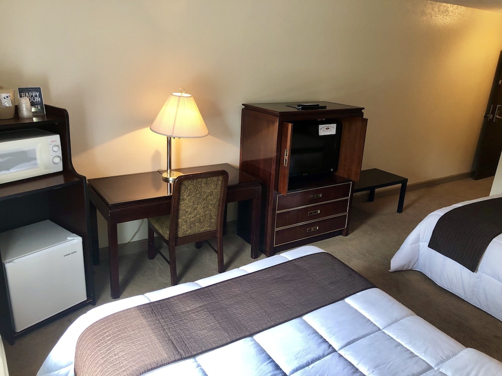 Bicentennial Inn - photo 10