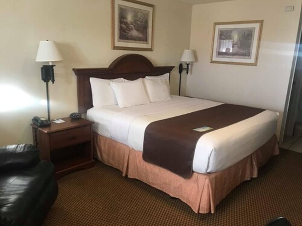 Days Inn by Wyndham Abilene - photo 21
