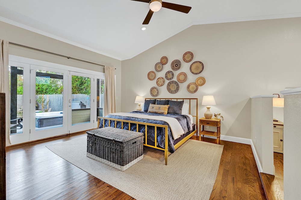 Heart of Fredericksburg With Pool Hot tub&grill - photo 9