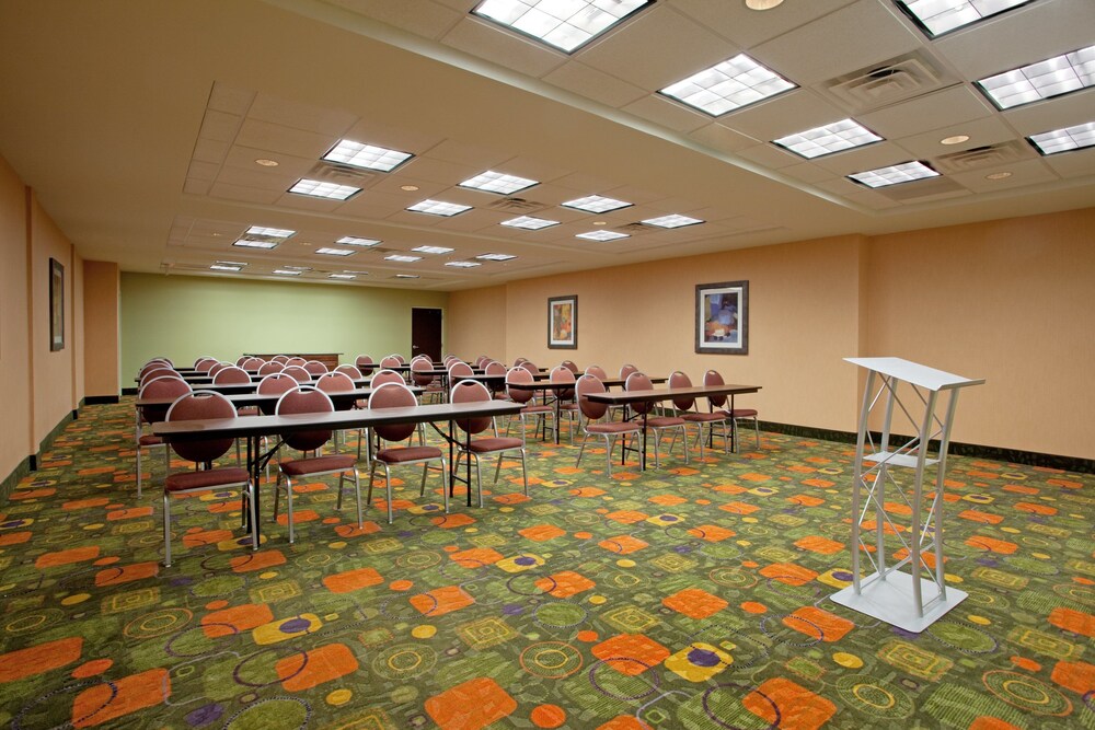 Holiday Inn Express & Suites Clemson by IHG - photo 33