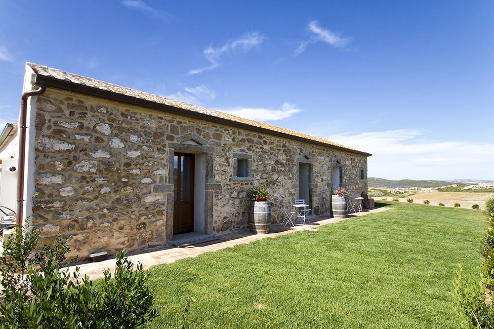 Villa Nicoletta — 4-Star Luxury Hotel in Santa Teresa Gallura, Italy