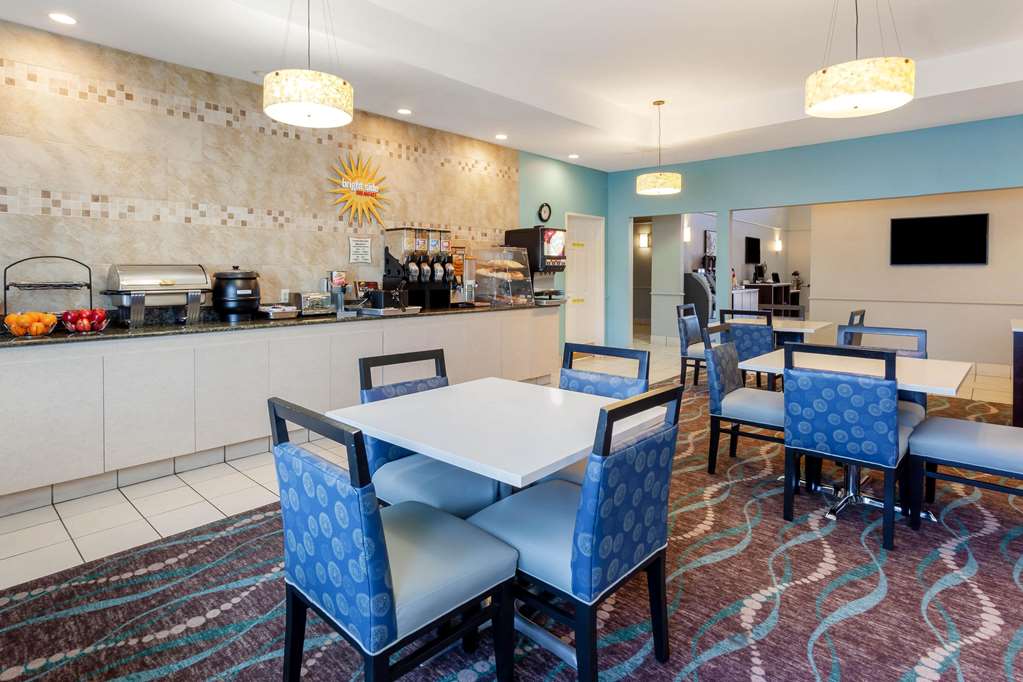 La Quinta Inn & Suites by Wyndham Kerrville - photo 41