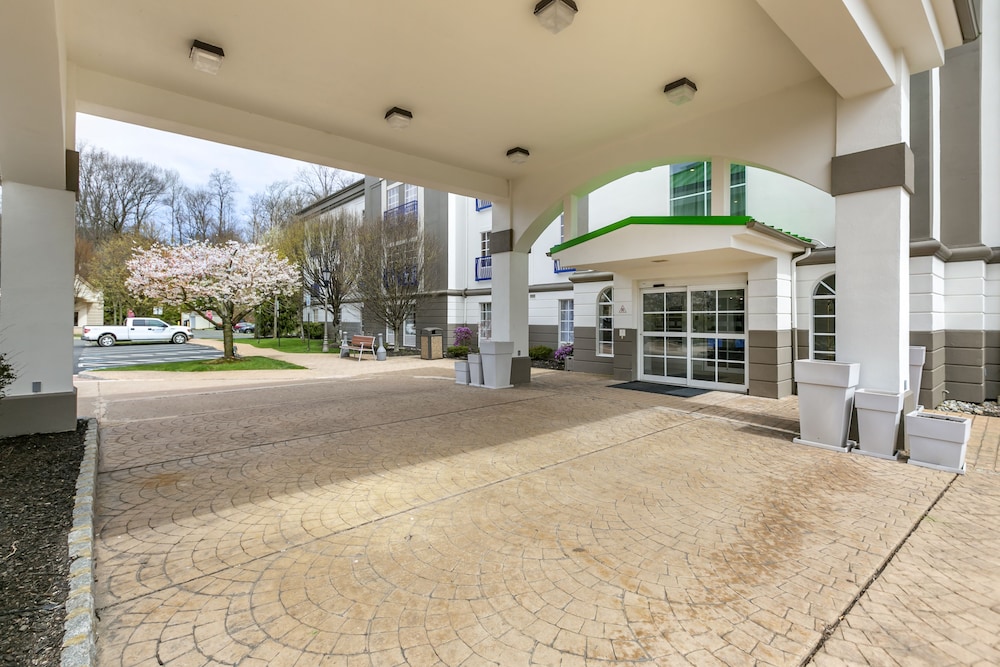 Holiday Inn Express Hotel & Stes Mt. Arlington Rockaway Area by IHG - photo 55