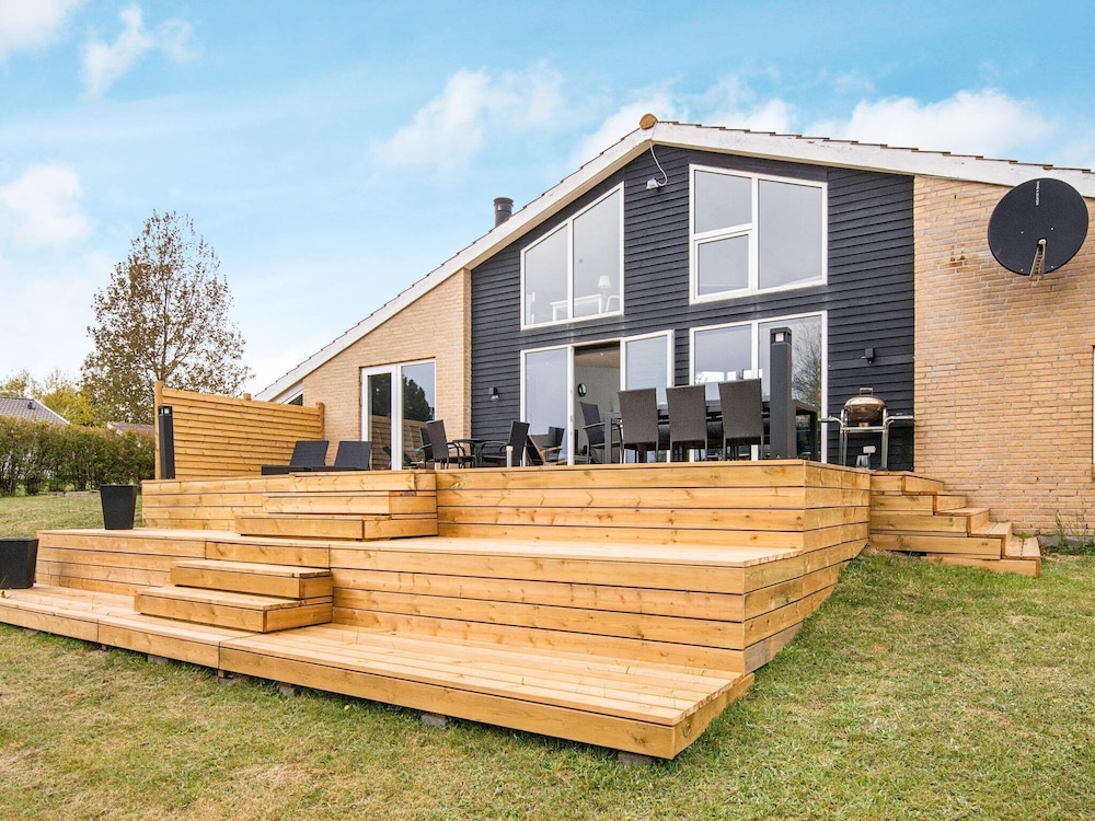 Nice Home In Ebeltoft With Sauna — 4-Star Luxury Hotel in Ebeltoft, Denmark