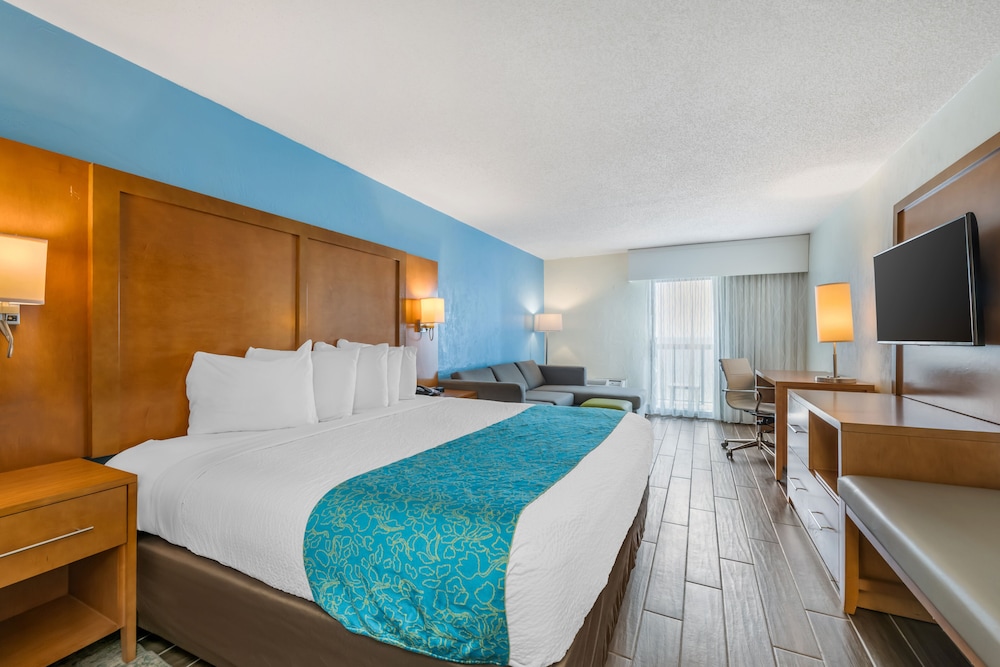 Tropical Winds Oceanfront Hotel - photo 33