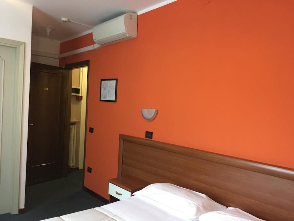 Hotel Cortina — hotel in Garda