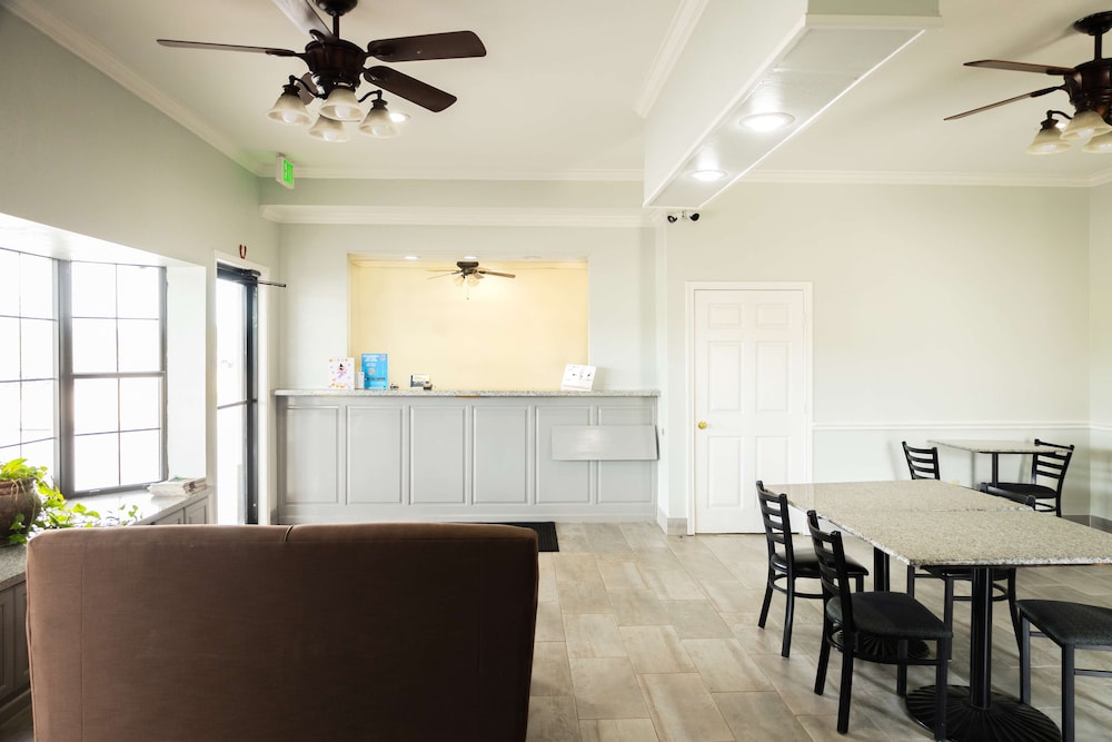 Motel 6 Nacogdoches TX - photo 3