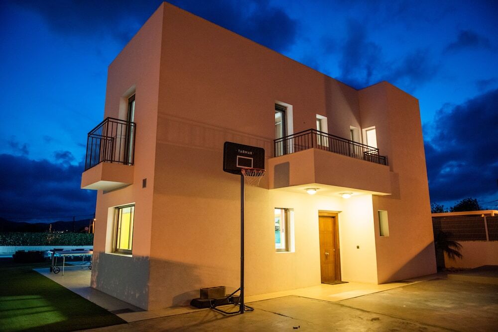 Villa Topaz — 4-Star Luxury Hotel in Santa Eularia Des Riu, Spain
