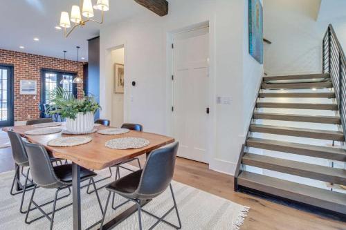 Luxurious Savannah Townhome with River views — 4-Star Luxury Hotel in Savannah, United States