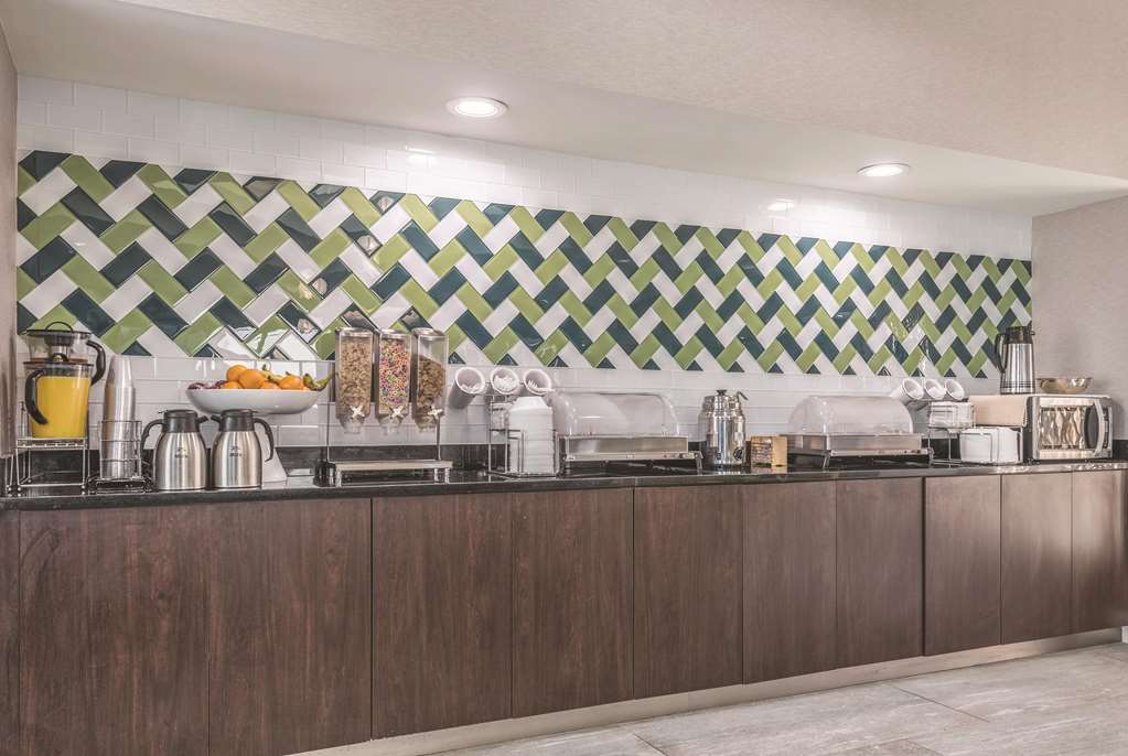 La Quinta Inn & Suites by Wyndham Orlando Lake Mary - photo 43