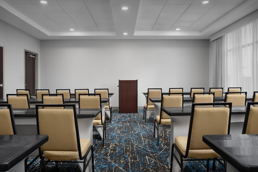 Hampton Inn & Suites Tupelo Barnes Crossing - photo 37