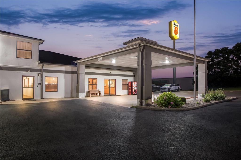 Super 8 by Wyndham Bellefontaine - photo 6