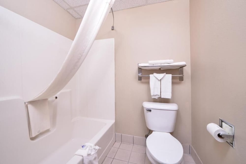 Regency Inn Geneseo IL I 80 - photo 14