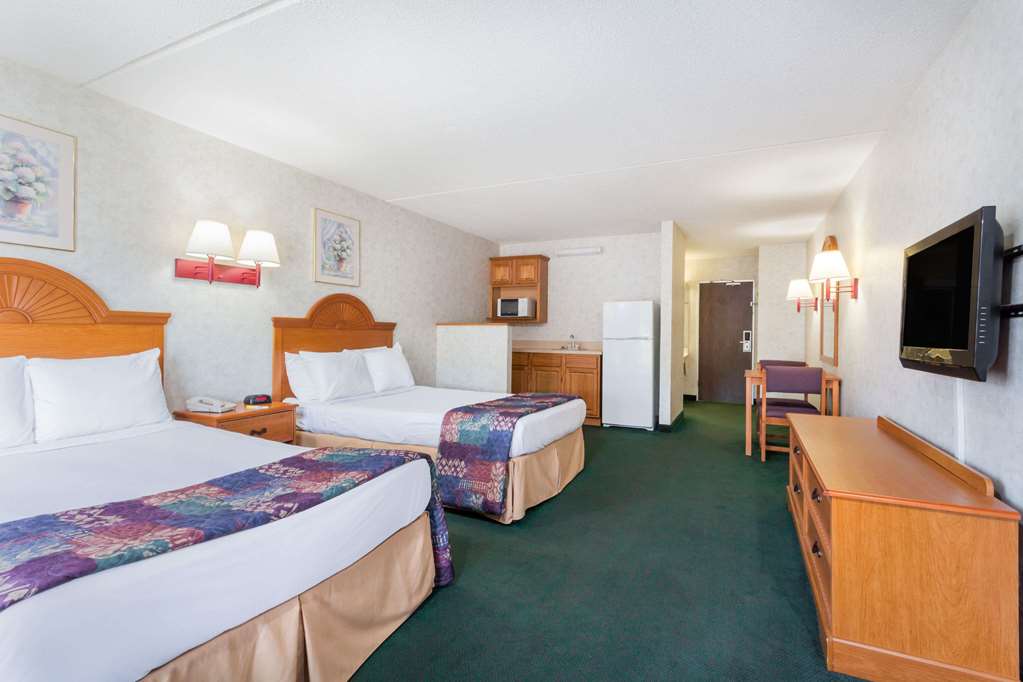 Days Inn & Suites by Wyndham Lexington - photo 11
