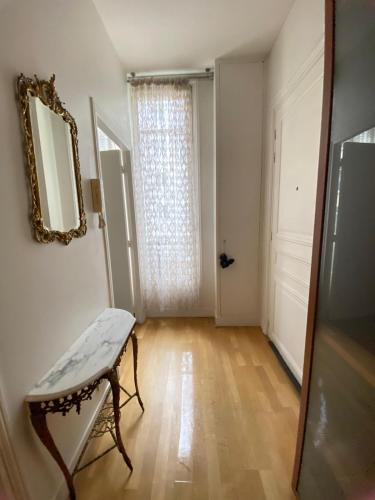 Haussmannien moderne 2 piA ces quartier Europe du 8Acme — 4-Star Luxury Hotel in Paris, France