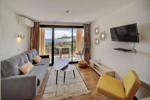 IMMOGROOM 2 Rooms Renovated Pool Parking Air conditioning — 4-Star Luxury Hotel in Cannes, France