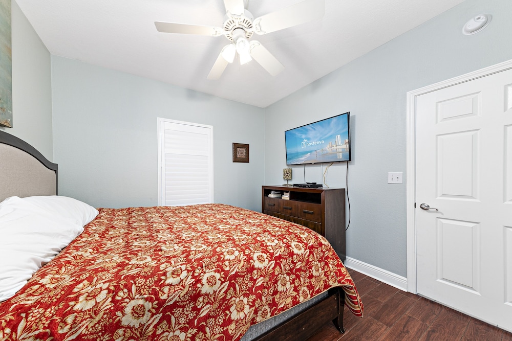 Crystal Tower Comfort Condos by Hosteeva - photo 11