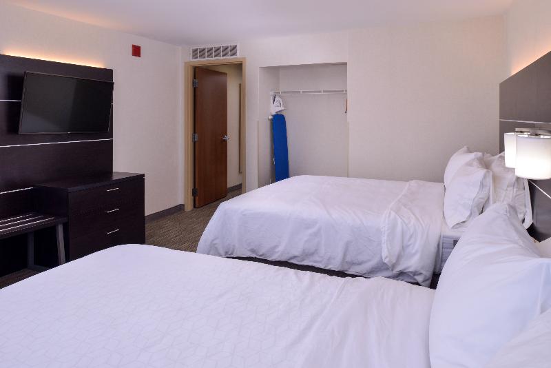 Holiday Inn Express Hotel & Suites Southfield Detroit - photo 28