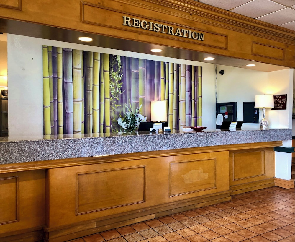 The Grand Hotel Spindletop - photo 2