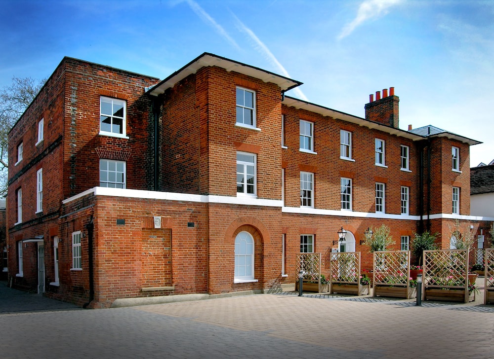 Berkshire Rooms Wokingham — 4-Star Luxury Hotel in Wokingham, United Kingdom