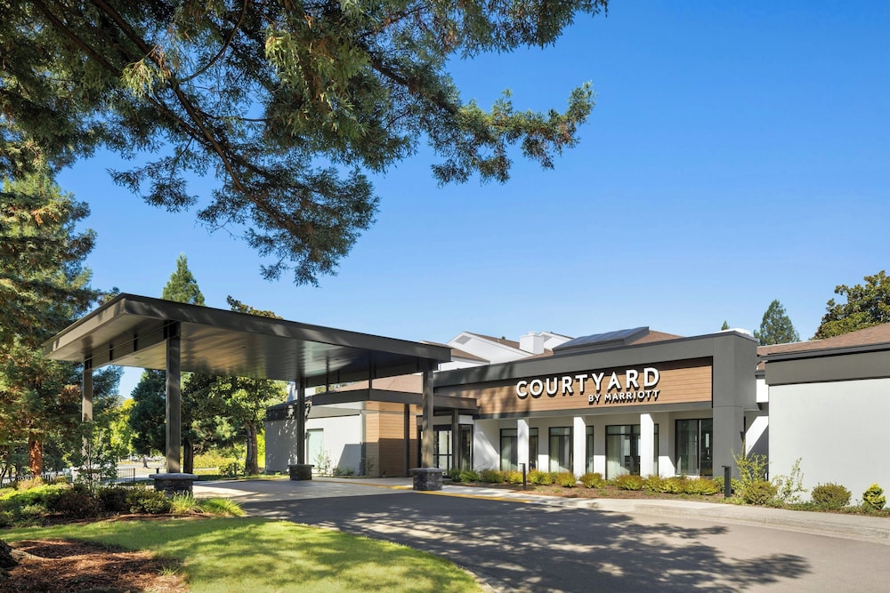 Courtyard by Marriott Portland Beaverton - carbon neutral hotel in Beaverton