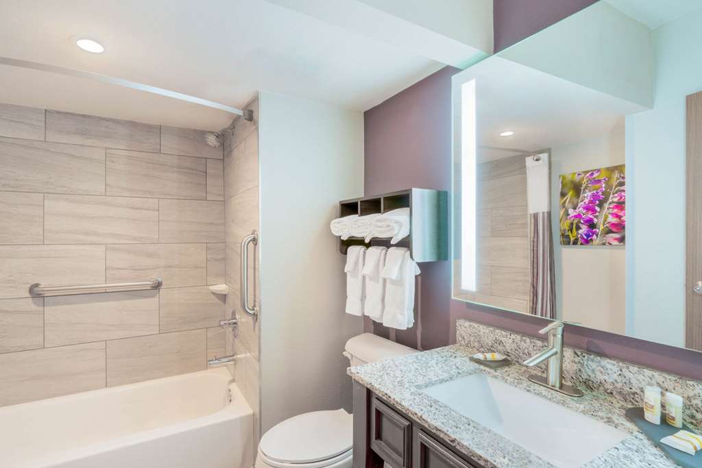 La Quinta Inn & Suites by Wyndham Glenwood Springs - photo 32