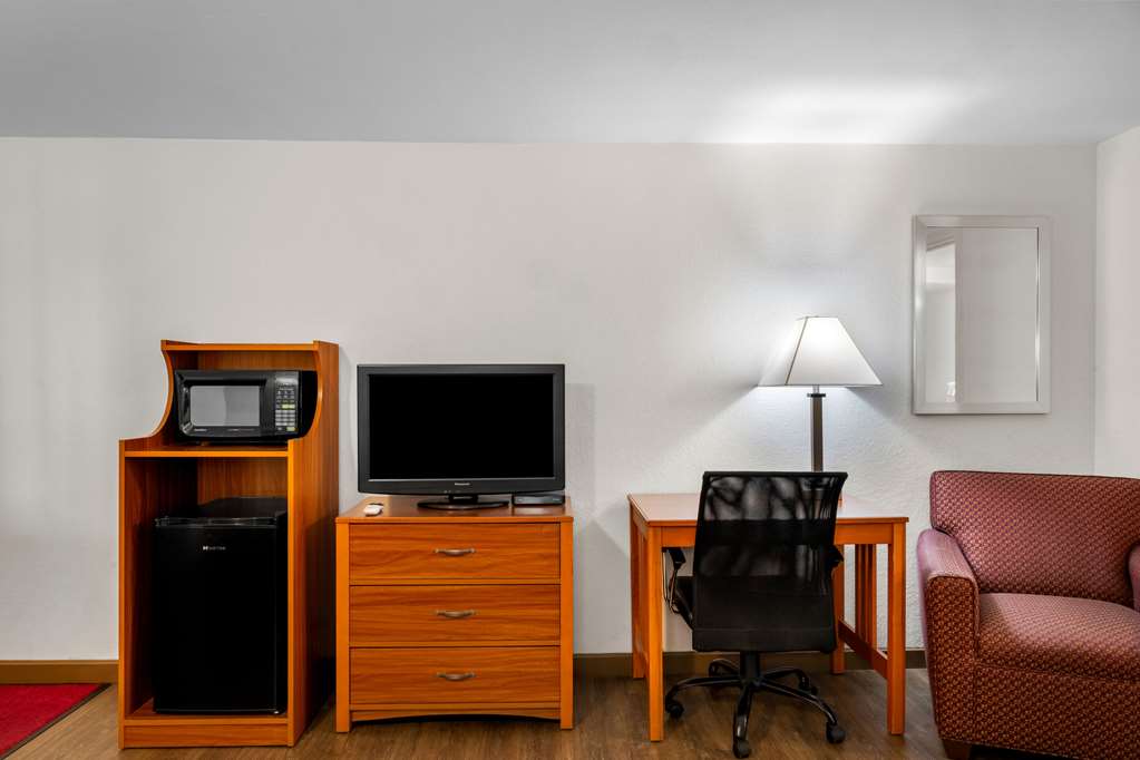 Econo Lodge Miles City I 94 - photo 32