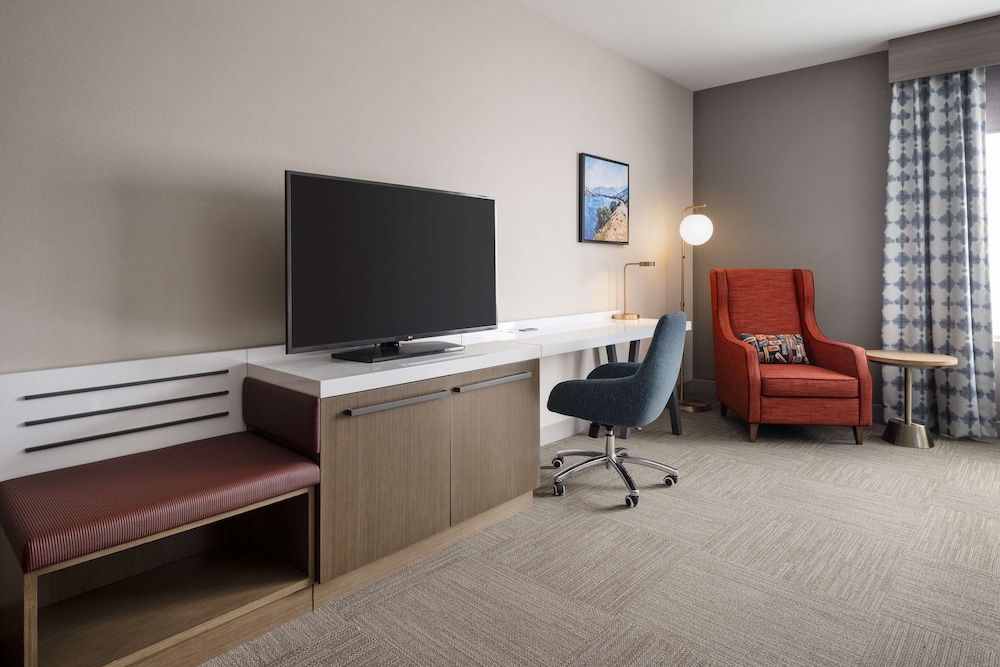 Hilton Garden Inn Visalia - photo 12