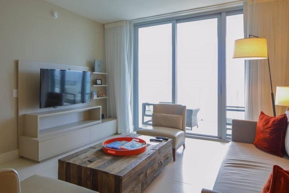 Best Ocean & Bay Views 2 Bed 2 Bath @ Hyde Resort - photo 13