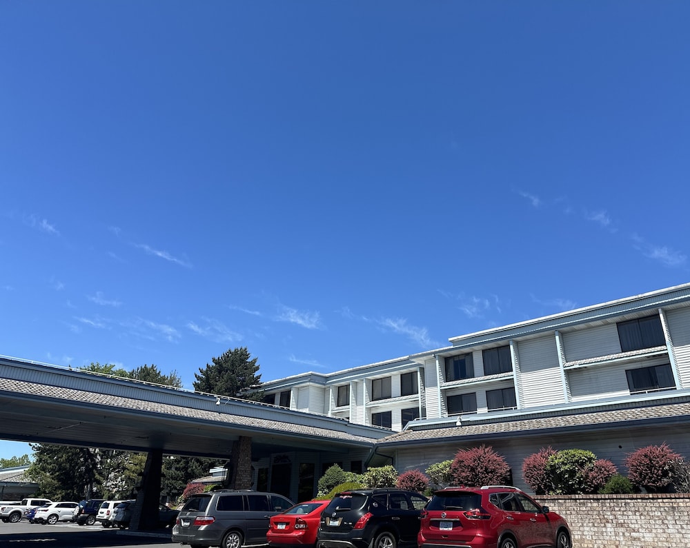 Sojourn Suites Portland Airport - photo 25