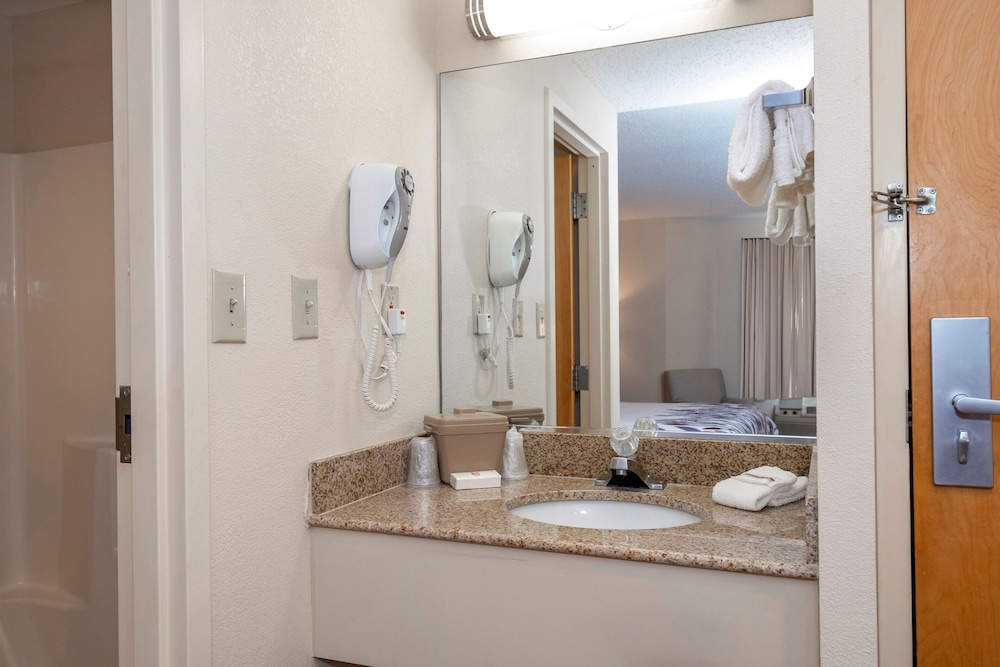 Red Roof Inn Clifton Park - photo 30
