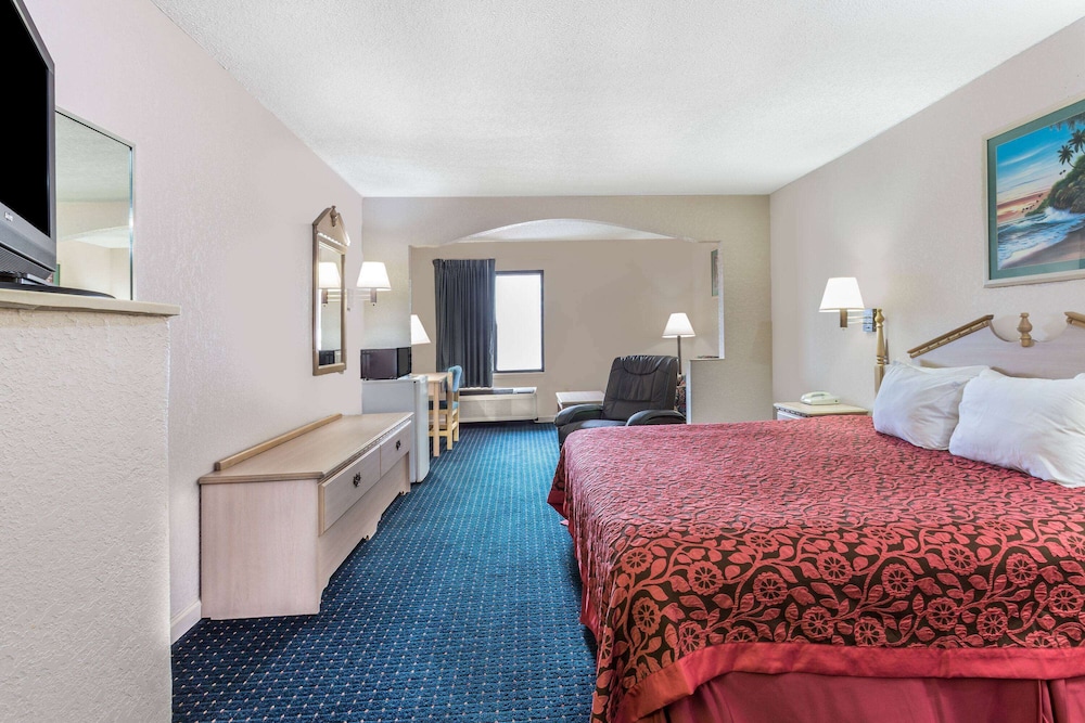 Days Inn by Wyndham Panama City Callaway - photo 12