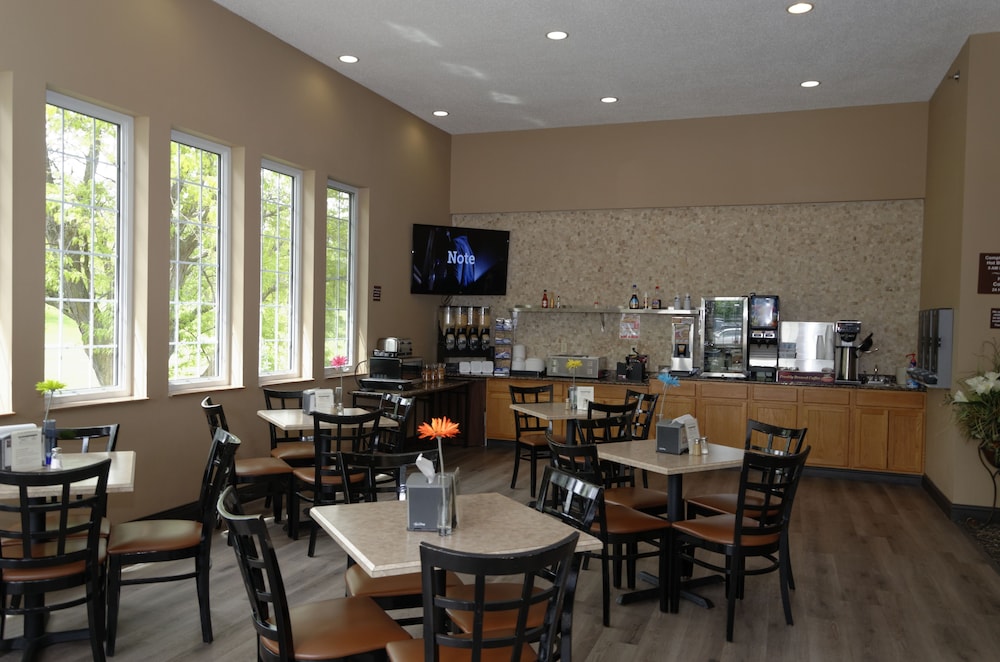 Cobblestone Inn & Suites Denison Majestic Hills - photo 62