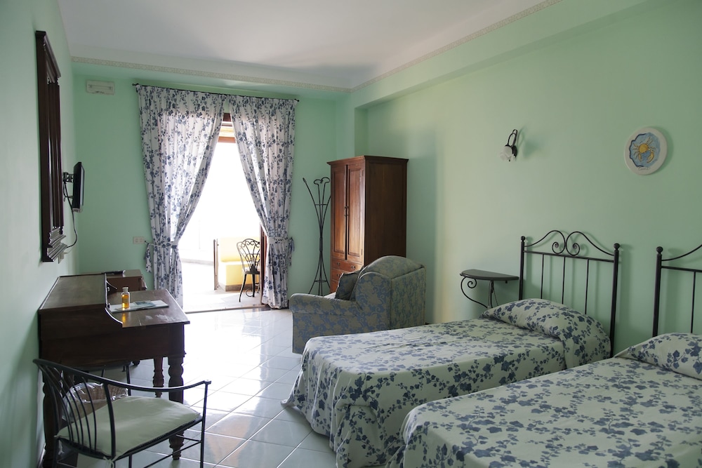 Hotel A Pinnata — Lipari — photo 3