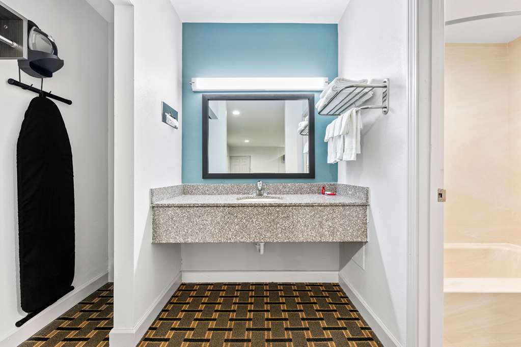 SureStay by Best Western Huntsville University Area - photo 12