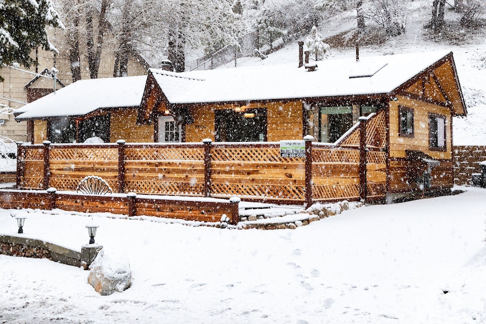 Moonlight Ridge 1929 - last minute hotel in Big Bear Lake