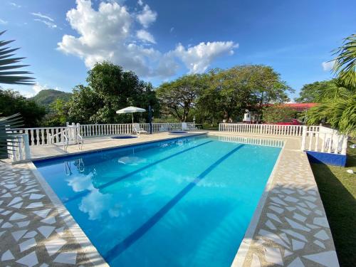 Finca Villa Sofía Campestre con piscina — 4-Star Luxury Hotel in Anapoima, Colombia